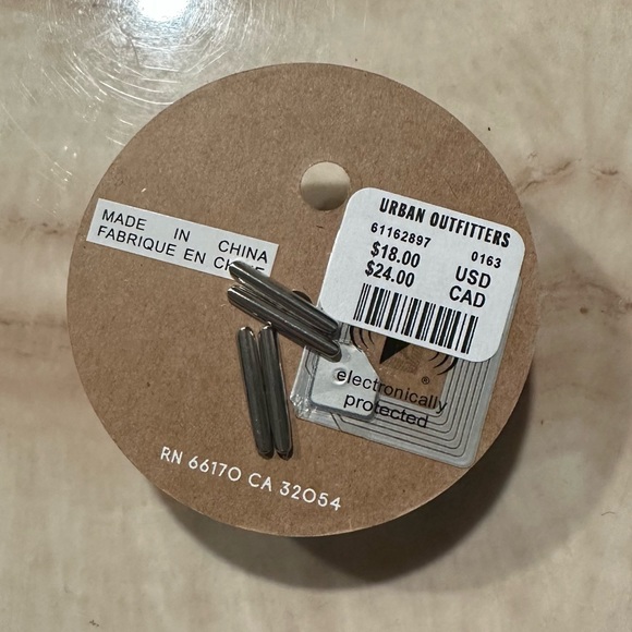 UO Ring Set - Picture 2 of 2